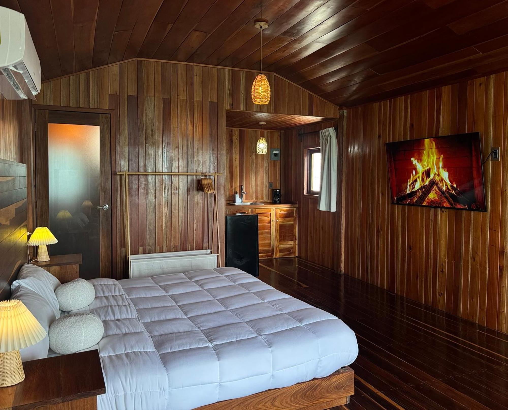 Maria Isabel, 4*