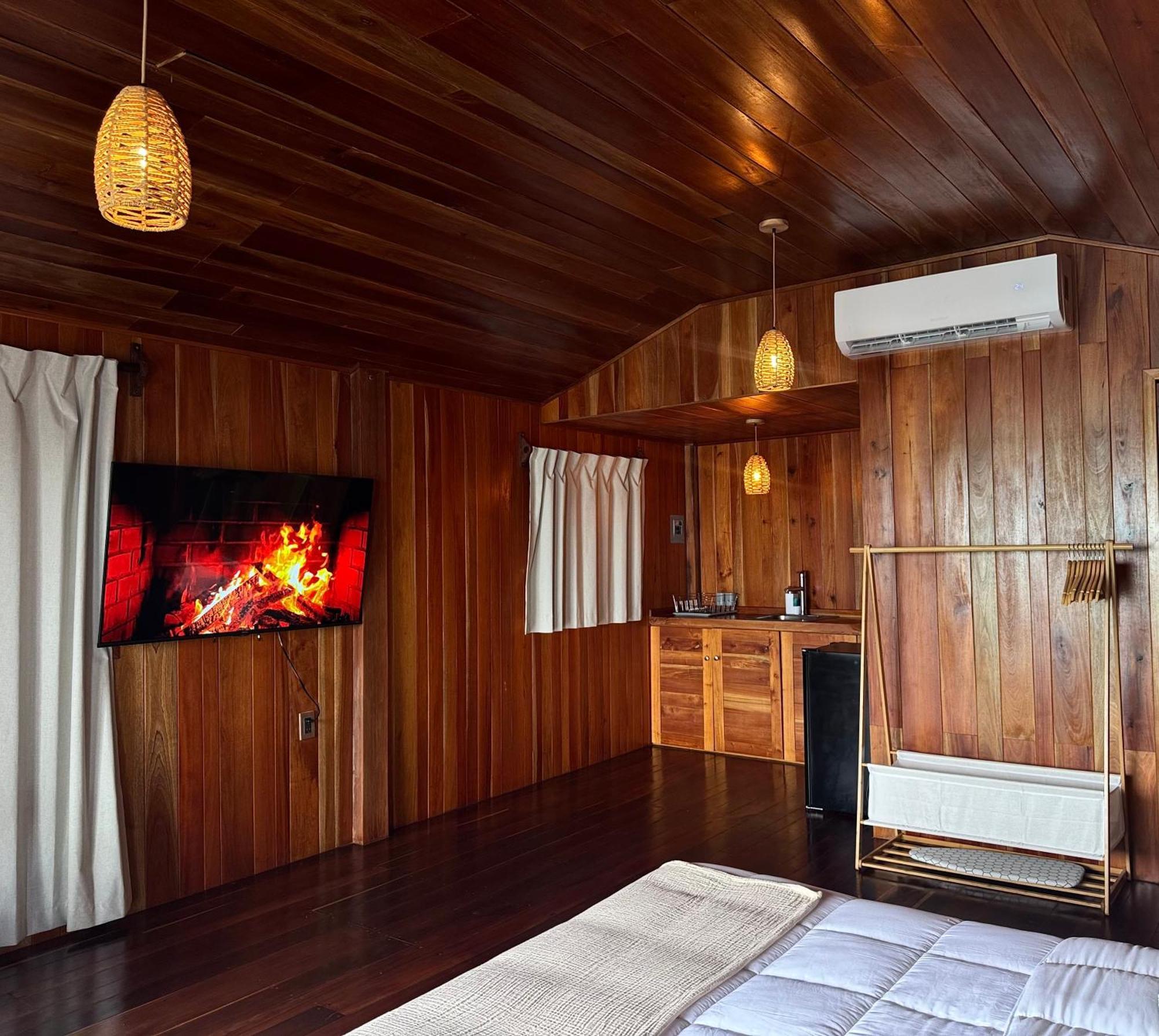 Maria Isabel, 4*
