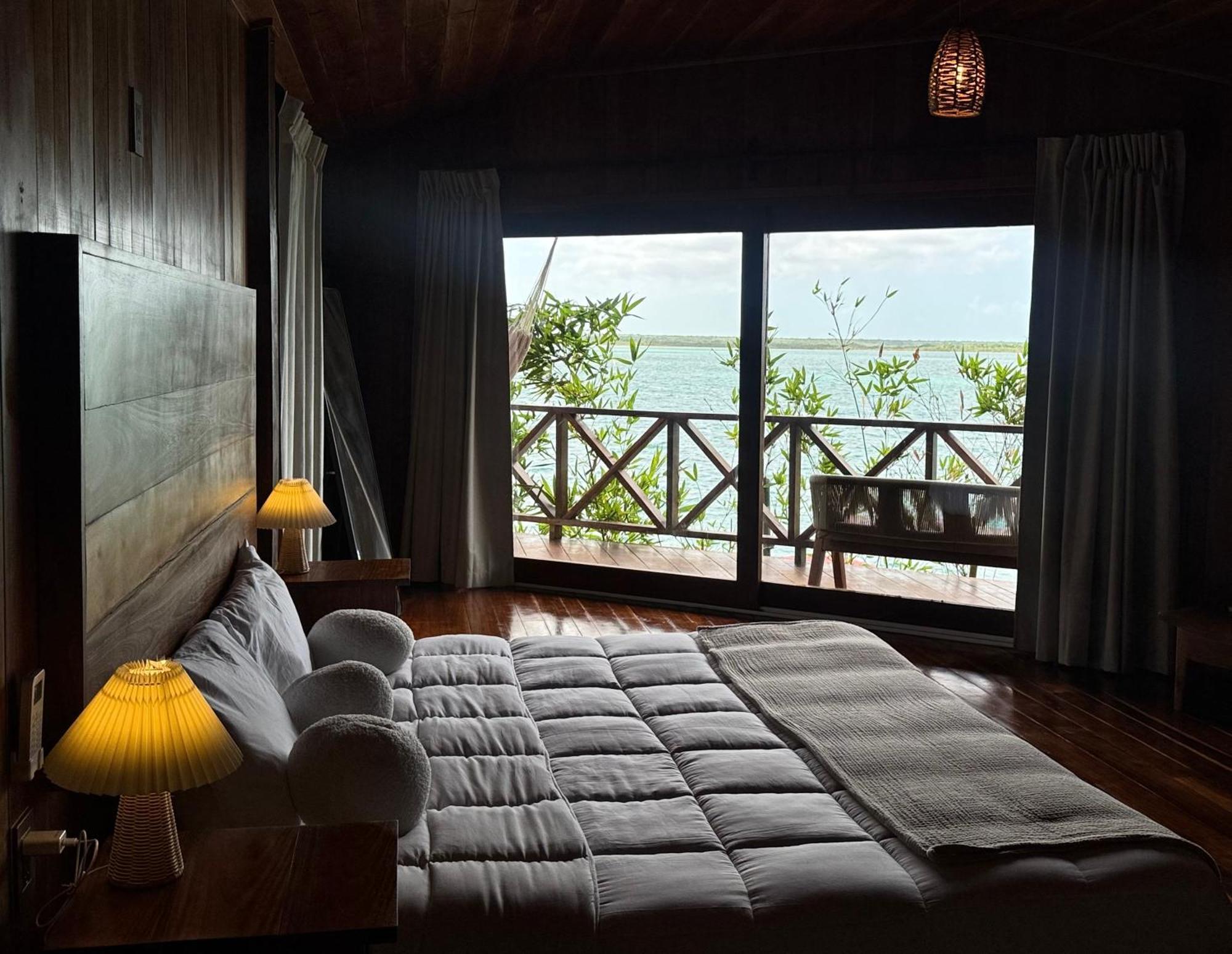 Maria Isabel, Hotel