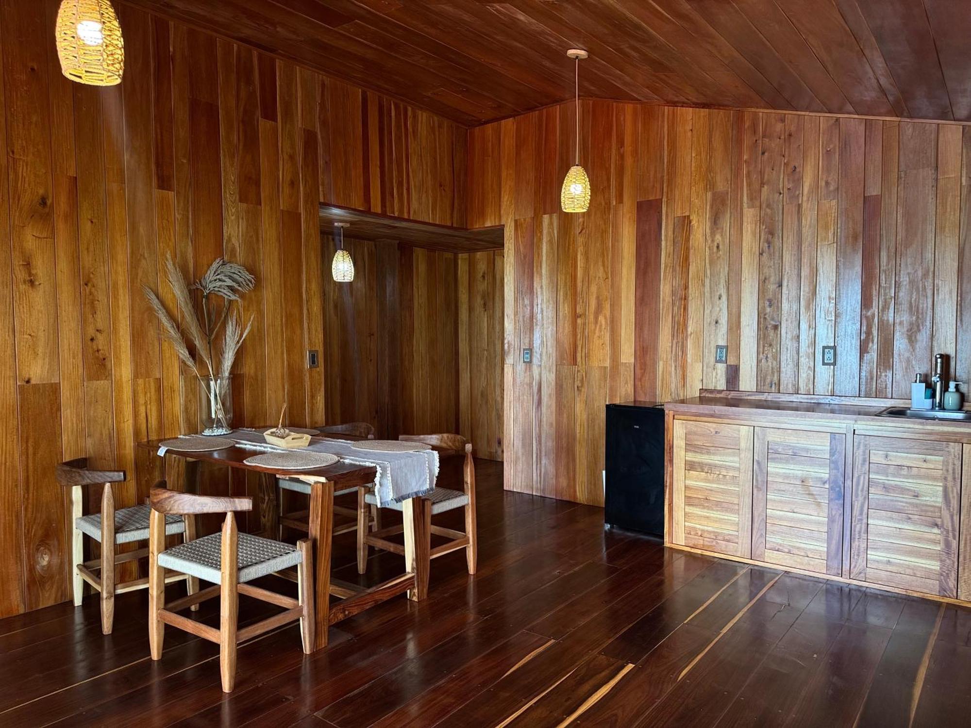 Maria Isabel, Hotel